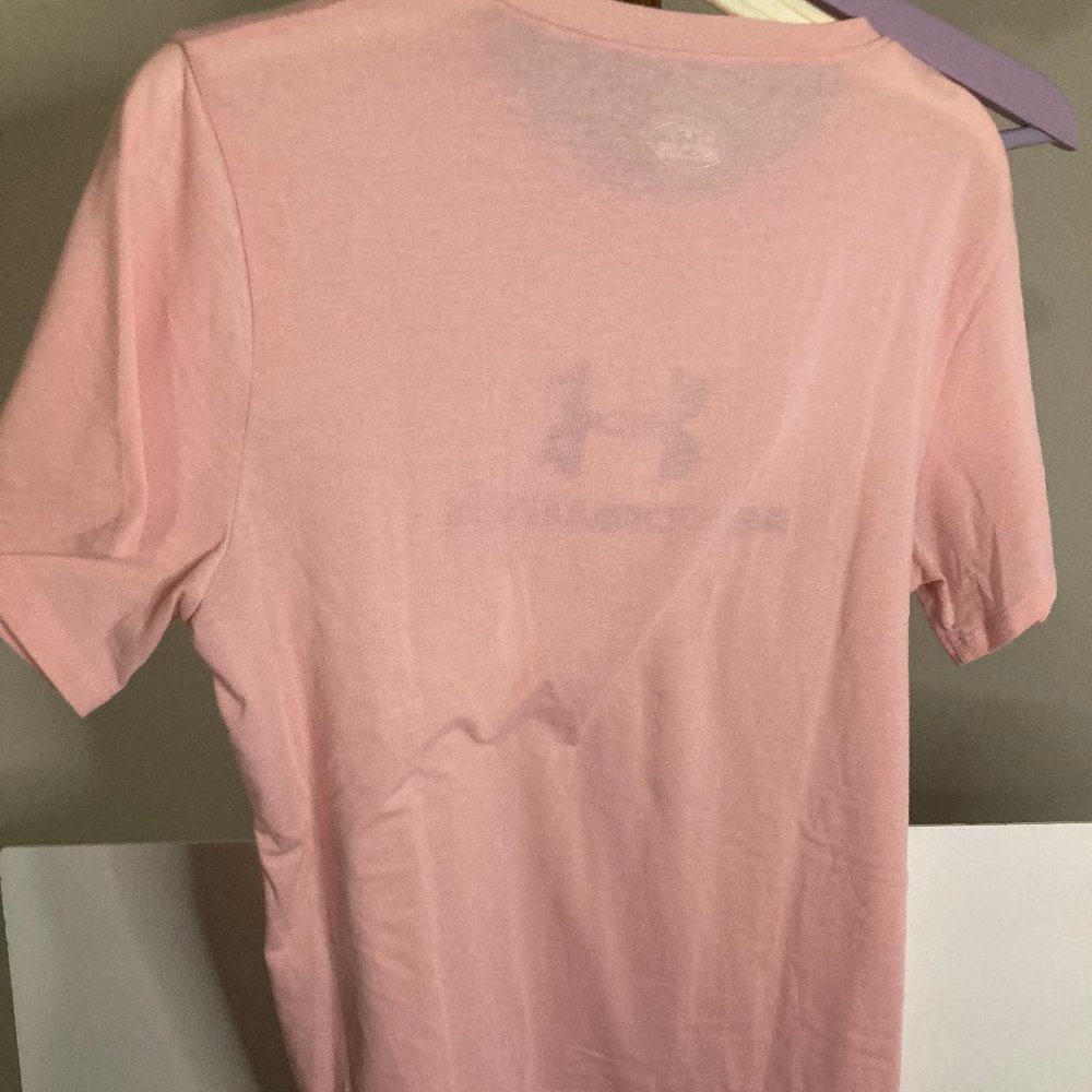 UNDER ARMOUR TOP - Picture 9 of 9